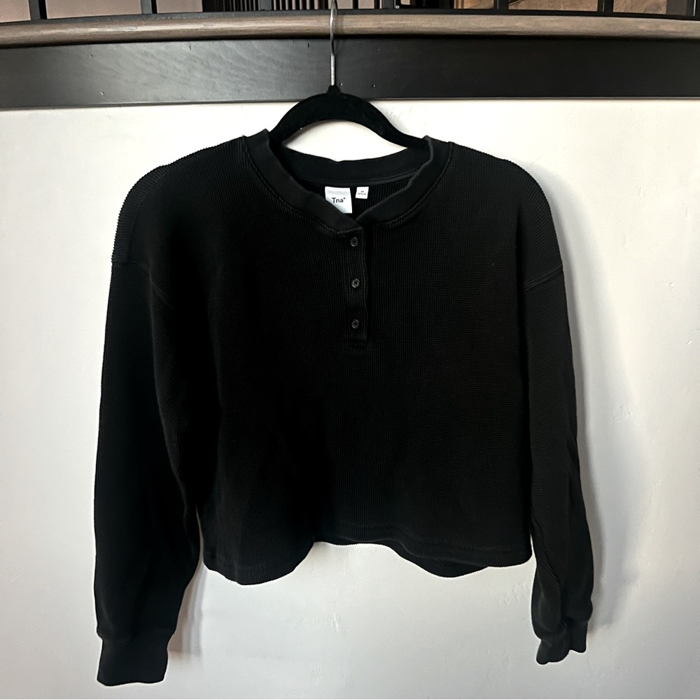 ARITZIA TNA // Black Waffle Long Sleeve Henley